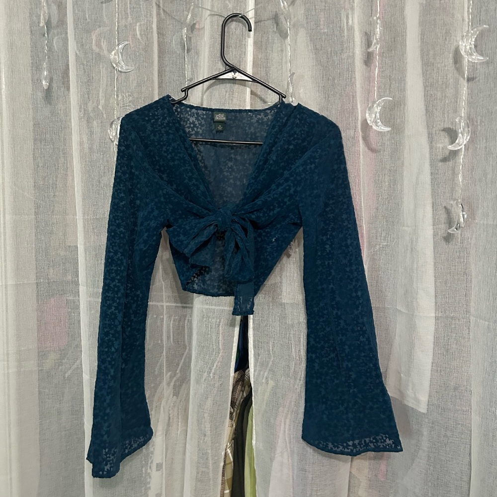 blue floral print tie front bell sleeve crop top